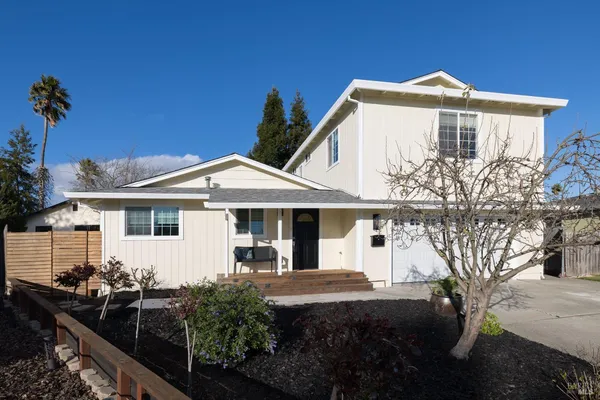 $1,249,000 | 1109-1111 St Vincent Court, Petaluma, CA 94954