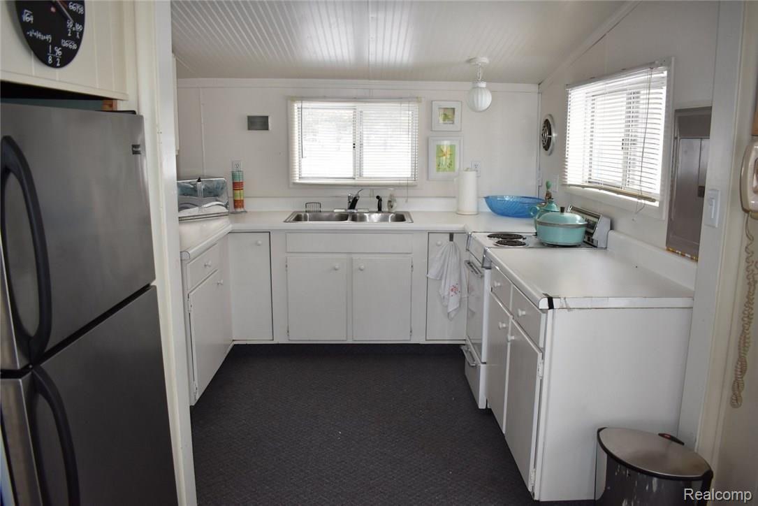 8970 Dexter-Pinckney Road Pinckney, MI 48169 - Photo 6 of 19 5 KITCHEN 2.JPG