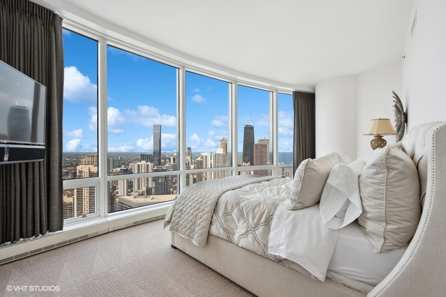 401 North Wabash Avenue, Unit 48A Chicago, IL 60611 - Photo 15 of 50 a bedroom with a large bed and a large window