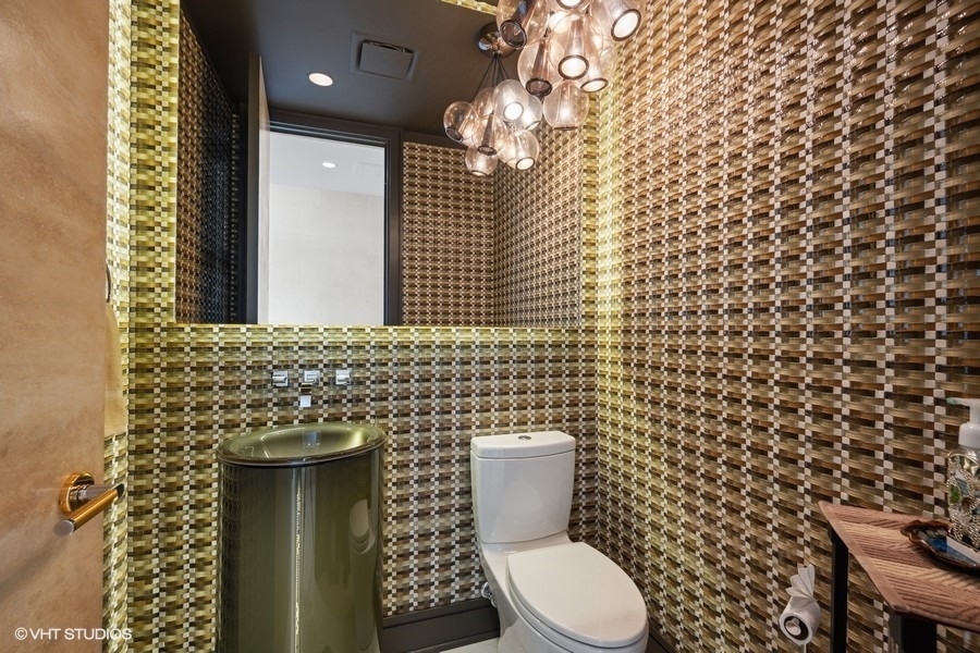 401 North Wabash Avenue, Unit 48A Chicago, IL 60611 - Photo 21 of 50 a bathroom with a toilet and a sink