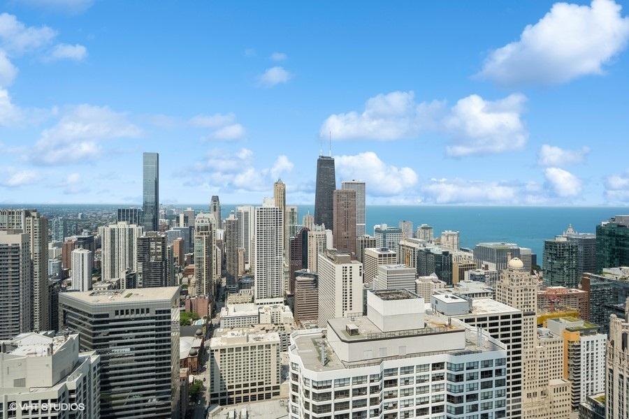 401 North Wabash Avenue, Unit 48A Chicago, IL 60611 - Photo 22 of 50 a view of city with terrace