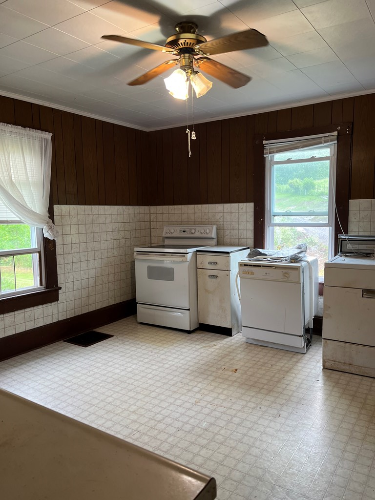 1757 Goss Road Bluefield, VA 24605 - Photo 8 of 12 Gallery Image 8