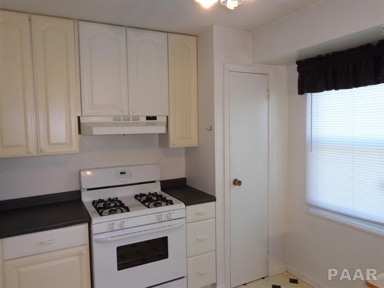 6108 North Randwick Road Peoria, IL 61615 - Photo 10 of 17 Gallery Image 10