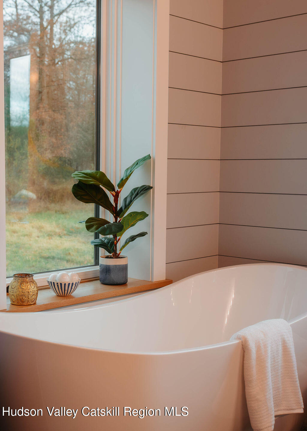 1248 Albany Post Road Gardiner, NY 12525 - Photo 22 of 44 a bathroom with a bathtub