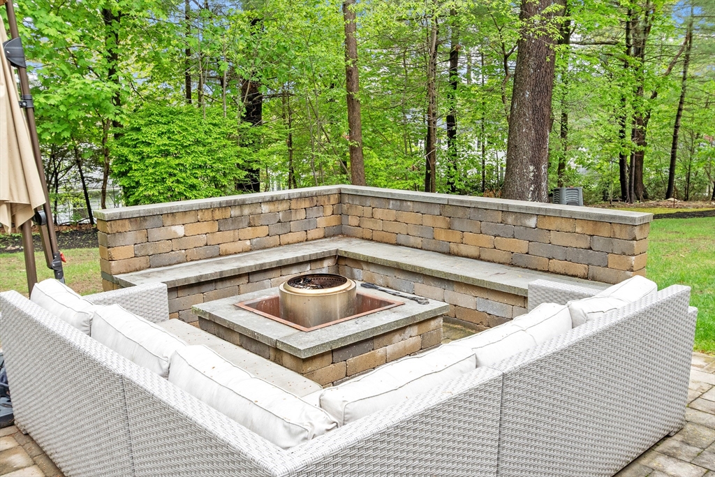 14 Flintlock Road Lexington, MA 02420 - Photo 8 of 41