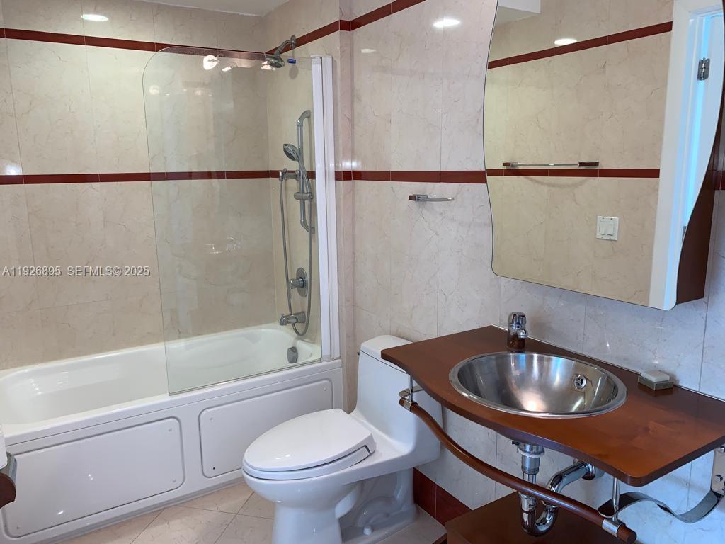 110 Washington Avenue, Unit 1405 Miami Beach, FL 33139 - Photo 9 of 16