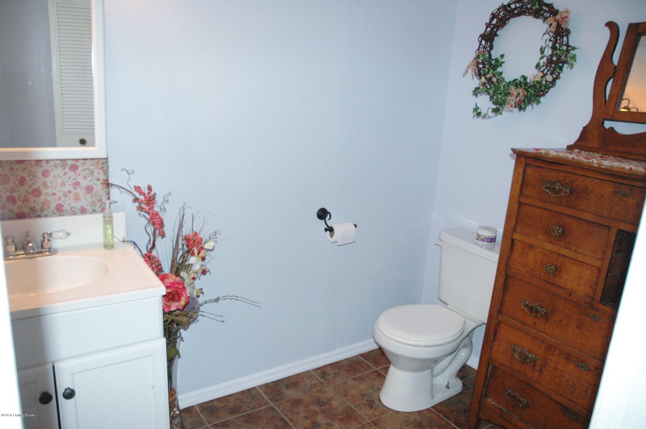 5009 Oldshire Road Louisville, KY 40229 - Photo 14 of 22 DSC_9840