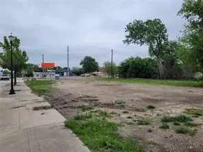 $999,000 | 604 North Oak Street, Roanoke, TX 76262