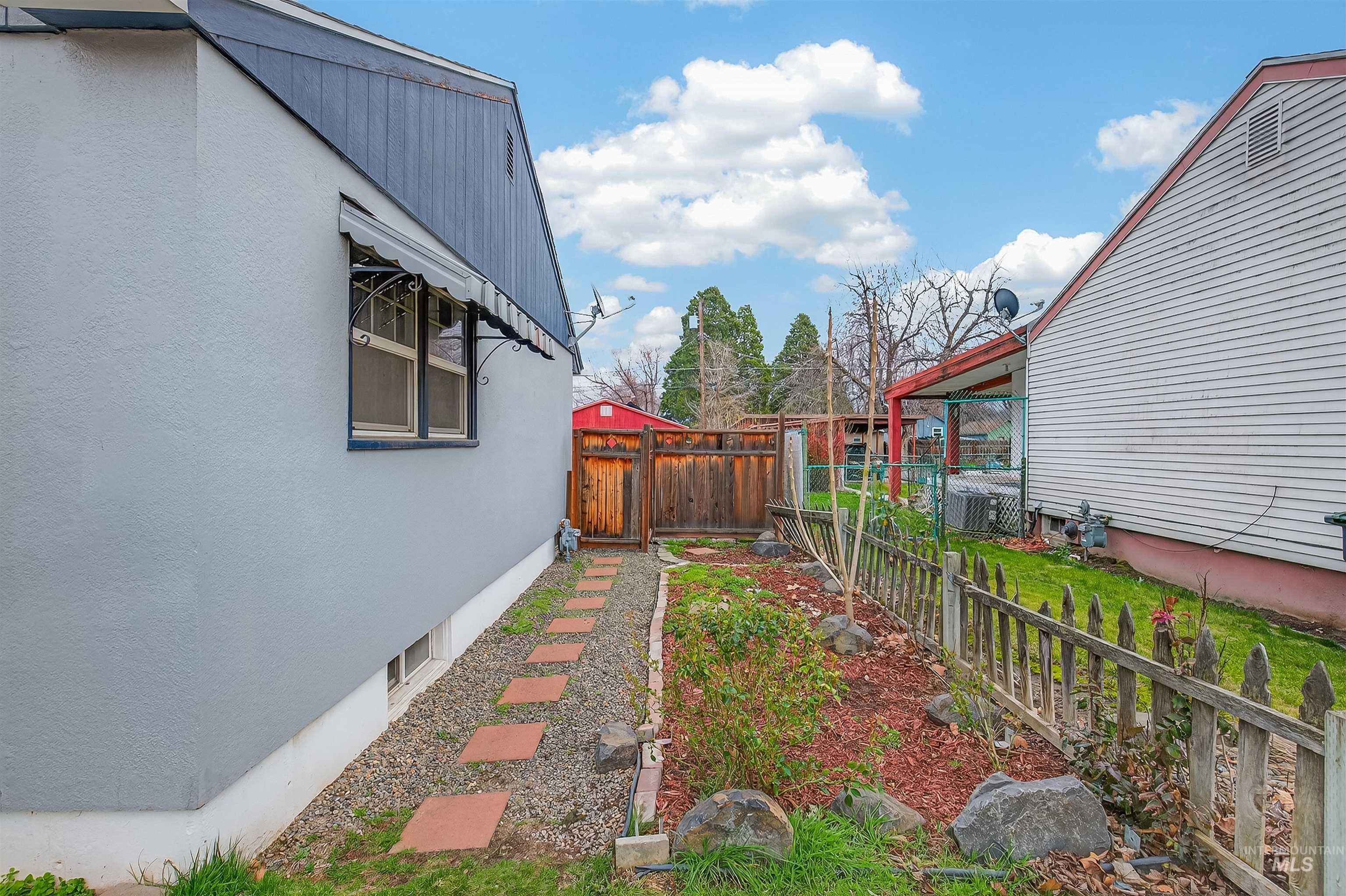 835 12th Street Clarkston, WA 99403 - Photo 27 of 39 View of fenced yard