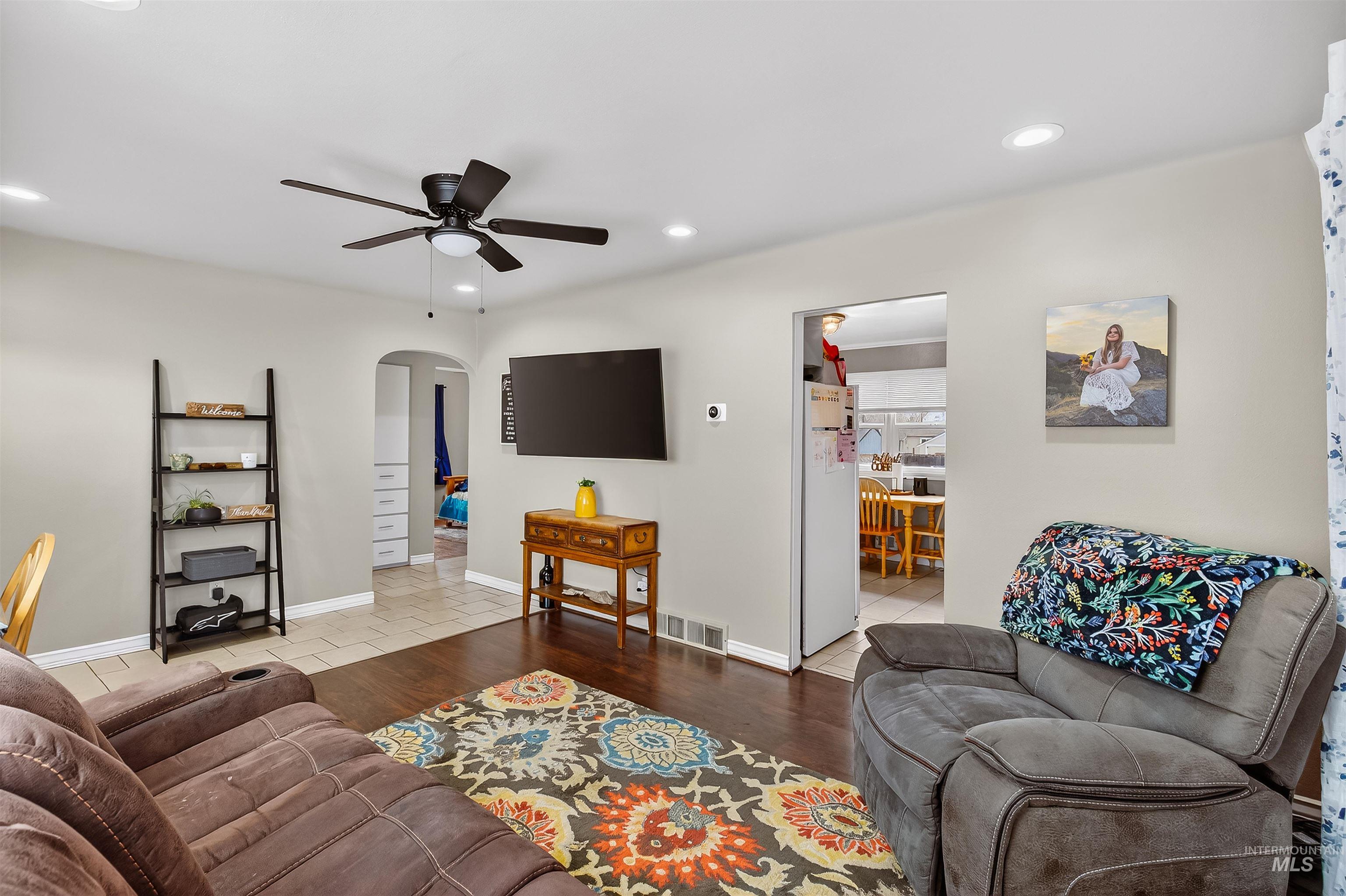 835 12th Street Clarkston, WA 99403 - Photo 7 of 39 Living room with arched walkways, a ceiling fan, wood finished floors, and recessed lighting