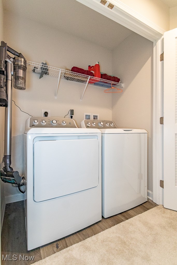192 Raintree Lane Painesville, OH 44077 - Photo 19 of 23 Laundry area featuring independent washer and dryer and light colored carpet