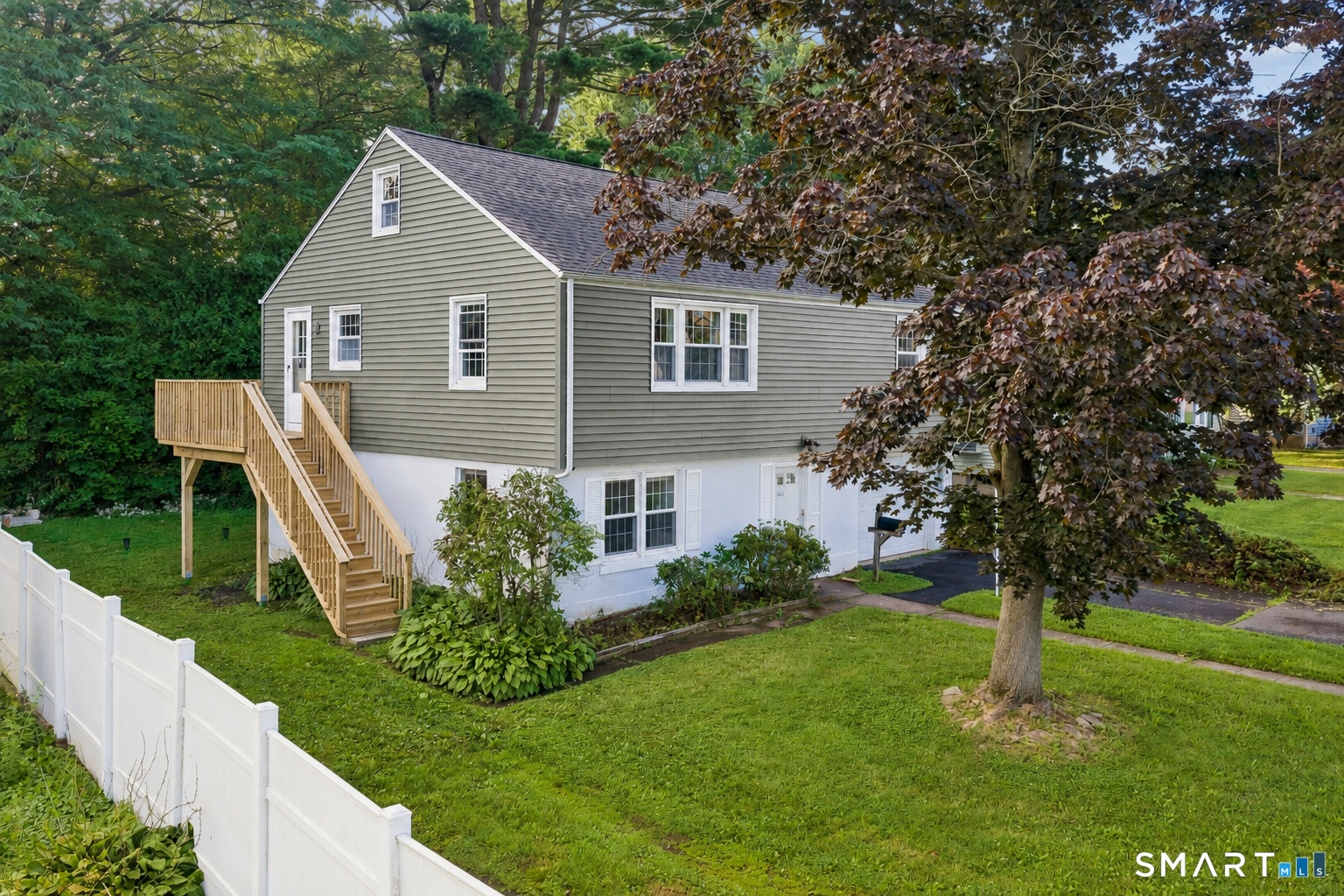 70 Bielefield Road Middletown, CT 06457 - Photo 3 of 31 Gallery Image 3