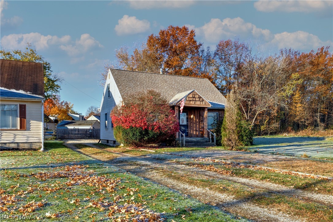 2135 Parkman Road Northwest Warren, OH 44485 - Photo 2 of 20