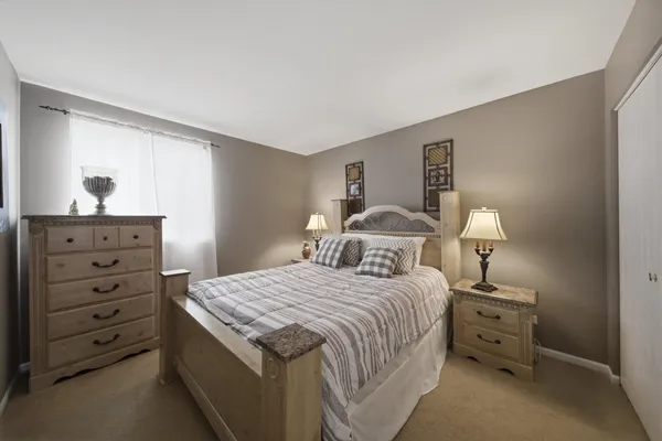 $269,000 | 1615 Victoria Park Circle, Aurora, IL 60504