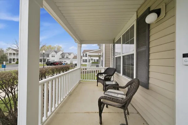 $269,000 | 1615 Victoria Park Circle, Aurora, IL 60504