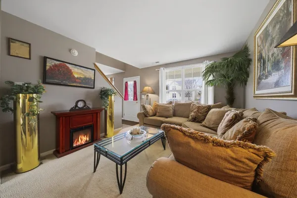 $269,000 | 1615 Victoria Park Circle, Aurora, IL 60504