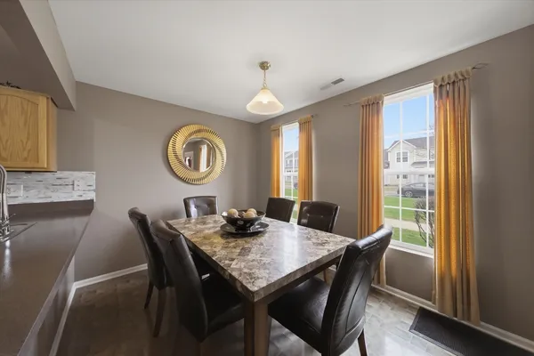 $269,000 | 1615 Victoria Park Circle, Aurora, IL 60504