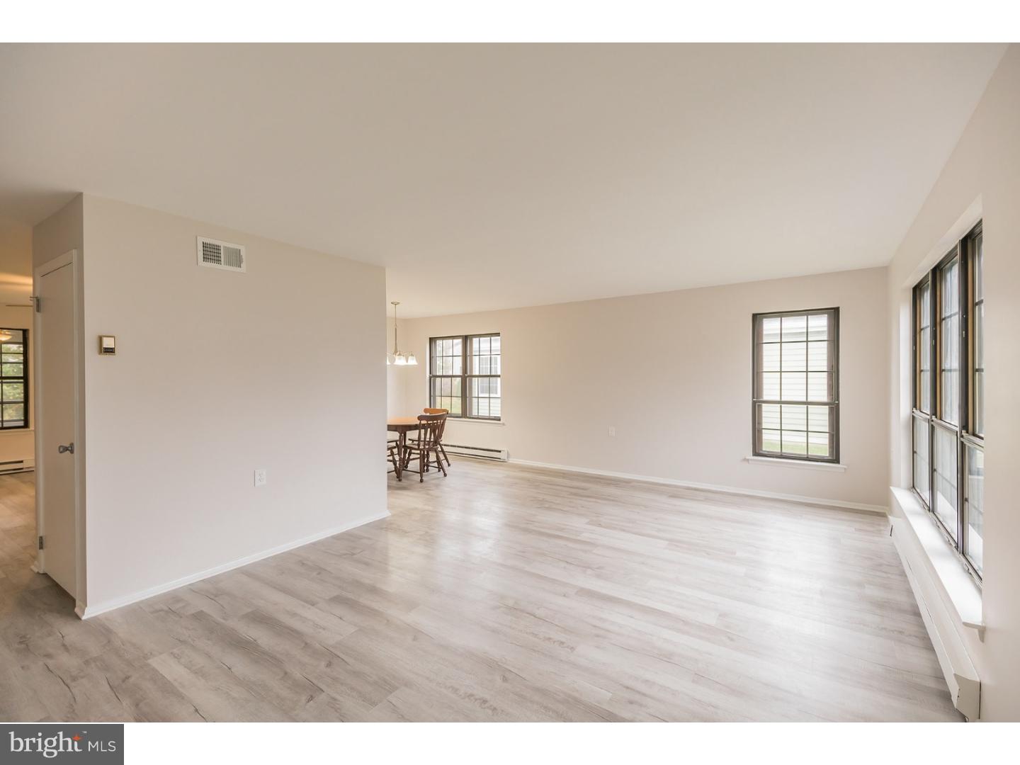 26 Windsor Road Southampton, NJ 08088 - Photo 16 of 25 Living Room