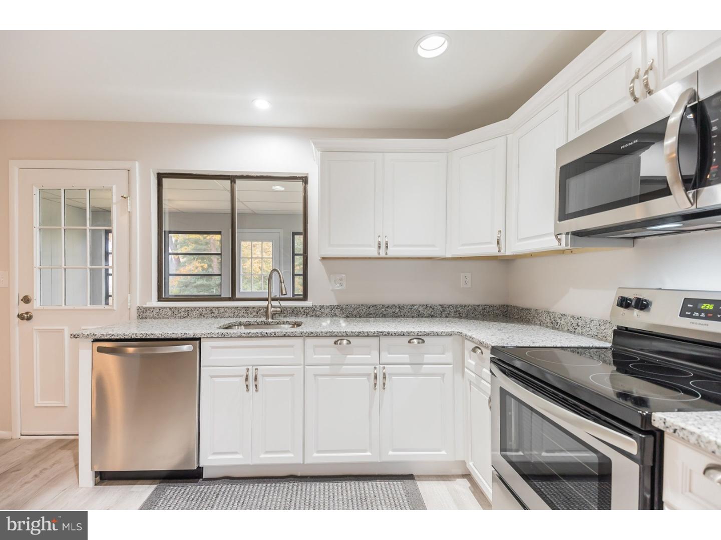 26 Windsor Road Southampton, NJ 08088 - Photo 9 of 25 Kitchen