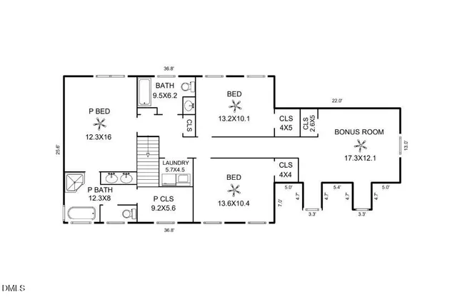 a view of a yard with an tree