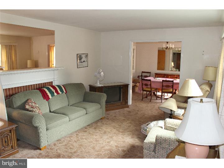 2929 Duncan Road Wilmington, DE 19808 - Photo 5 of 19 Living Room