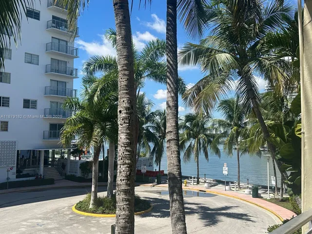 $2,395 | 1441 Lincoln Road, Unit 302, Miami Beach, FL 33139