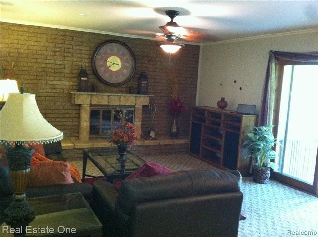 3110 East Maple Road Milford, MI 48381 - Photo 9 of 26 Family Room.jpeg