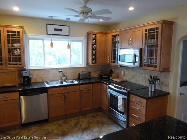 917 Lincoln Road Grosse Pointe, MI 48230 - Photo 6 of 30 P1040190.jpg