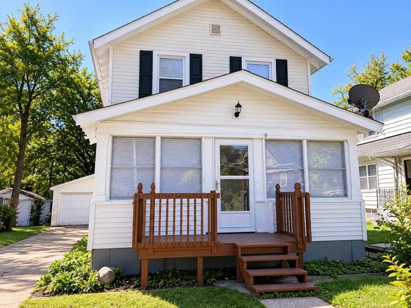 $1,600 | 2024 Green Street, Rockford, IL 61102