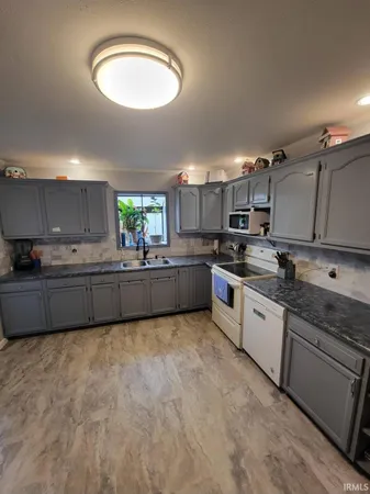 $179,000 | 1431 Lincolnway East, Mishawaka, IN 46544