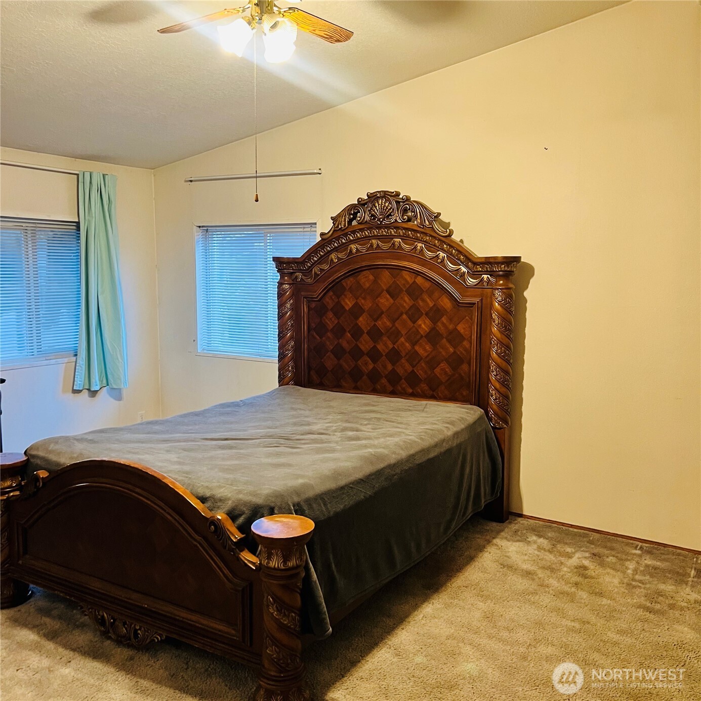 369 South Kentucky Avenue East Wenatchee, WA 98802 - Photo 14 of 20 a bedroom with a bed and dresser