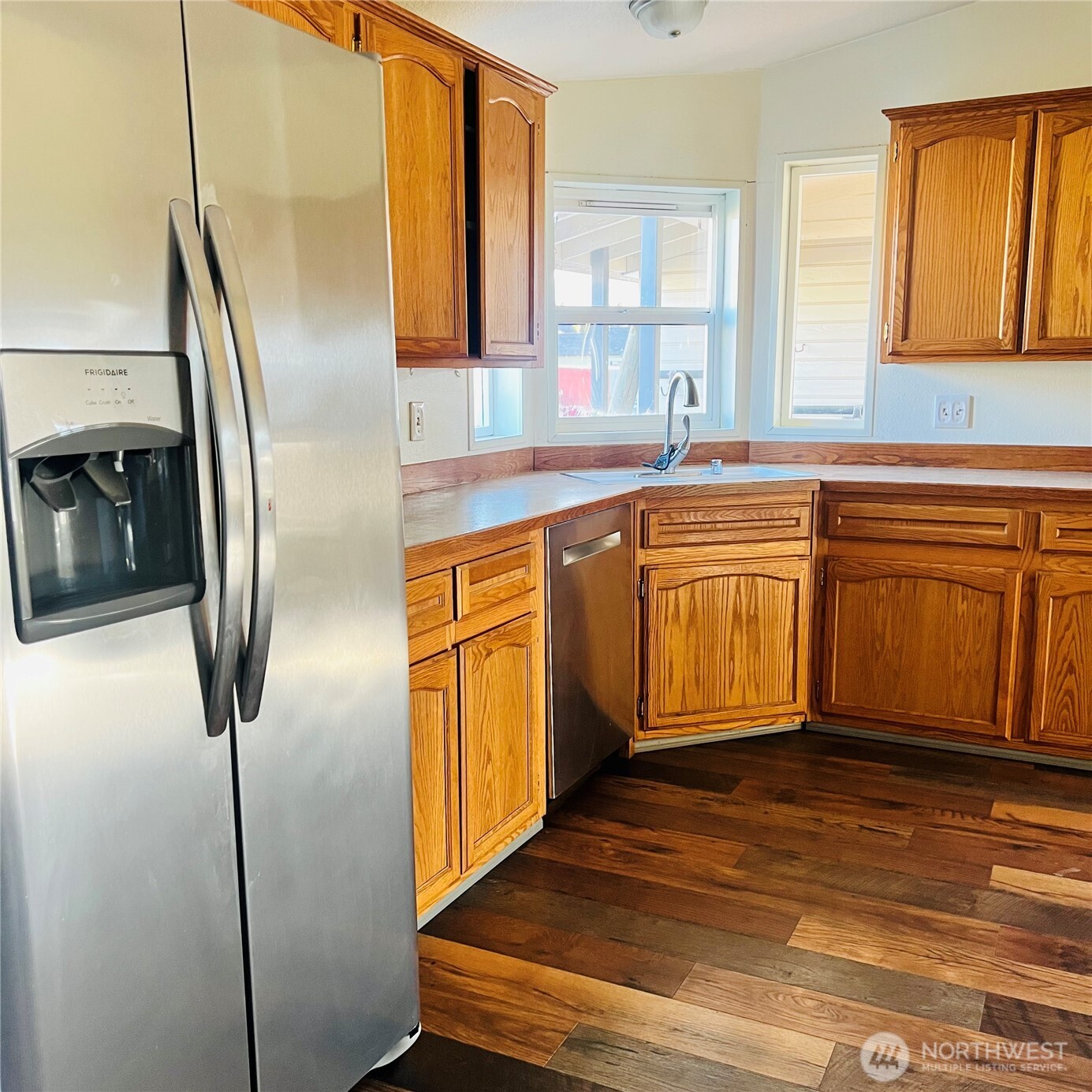 369 South Kentucky Avenue East Wenatchee, WA 98802 - Photo 5 of 20 a kitchen with stainless steel appliances granite countertop a refrigerator a sink and dishwasher