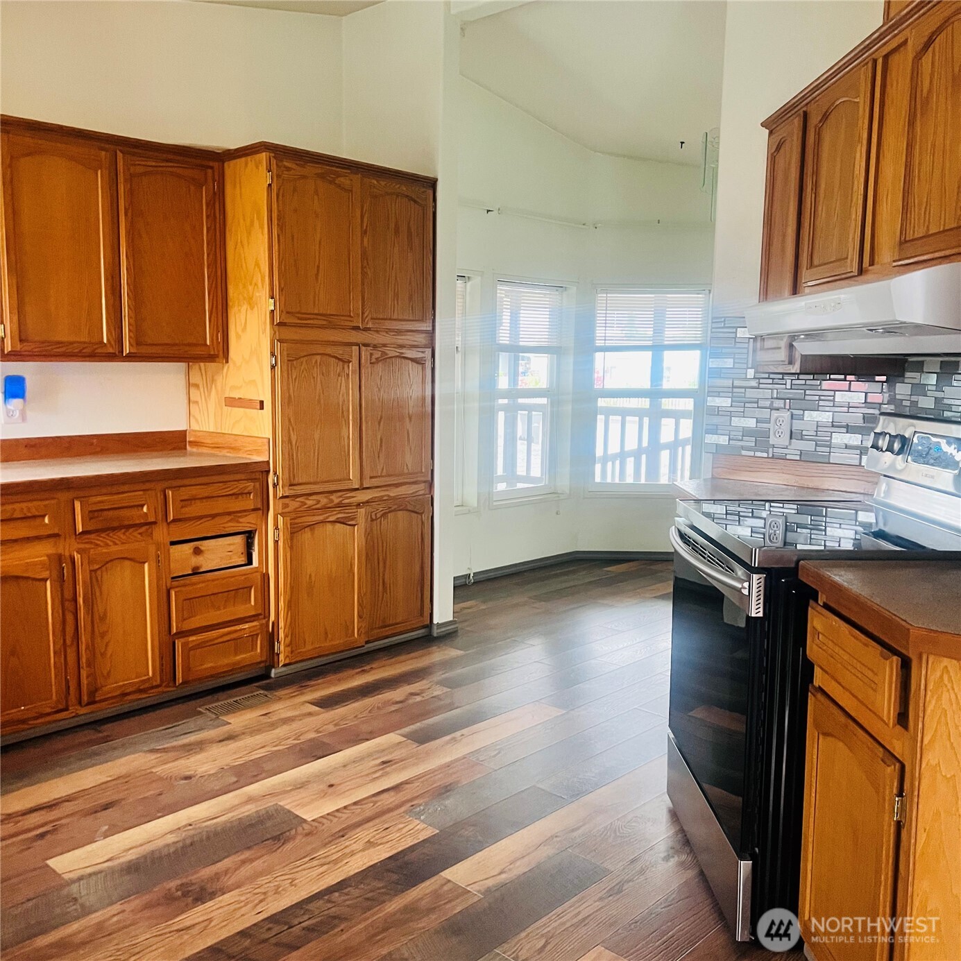 369 South Kentucky Avenue East Wenatchee, WA 98802 - Photo 6 of 20 a kitchen with granite countertop wooden floors and stainless steel appliances