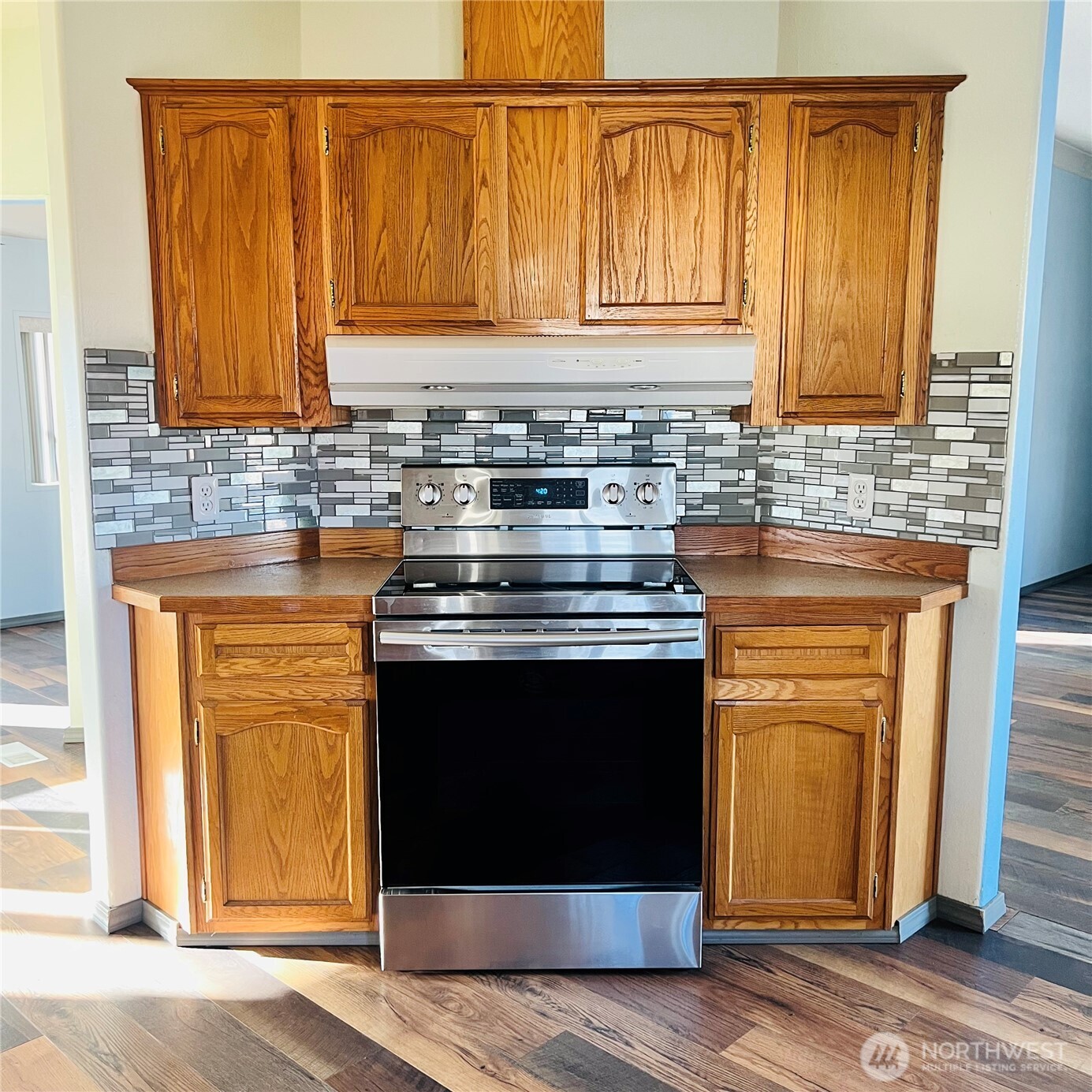 369 South Kentucky Avenue East Wenatchee, WA 98802 - Photo 7 of 20 a stove top oven sitting inside of a kitchen