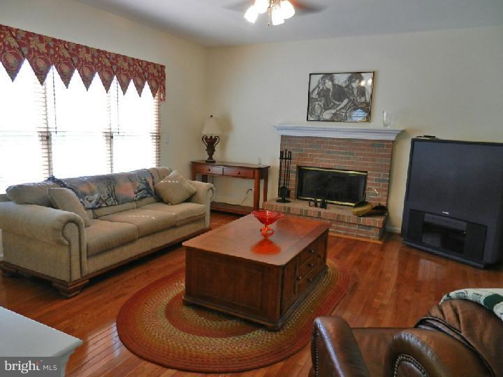 34 Brooks Road Moorestown, NJ 08057 - Photo 2 of 17 Gallery Image 2