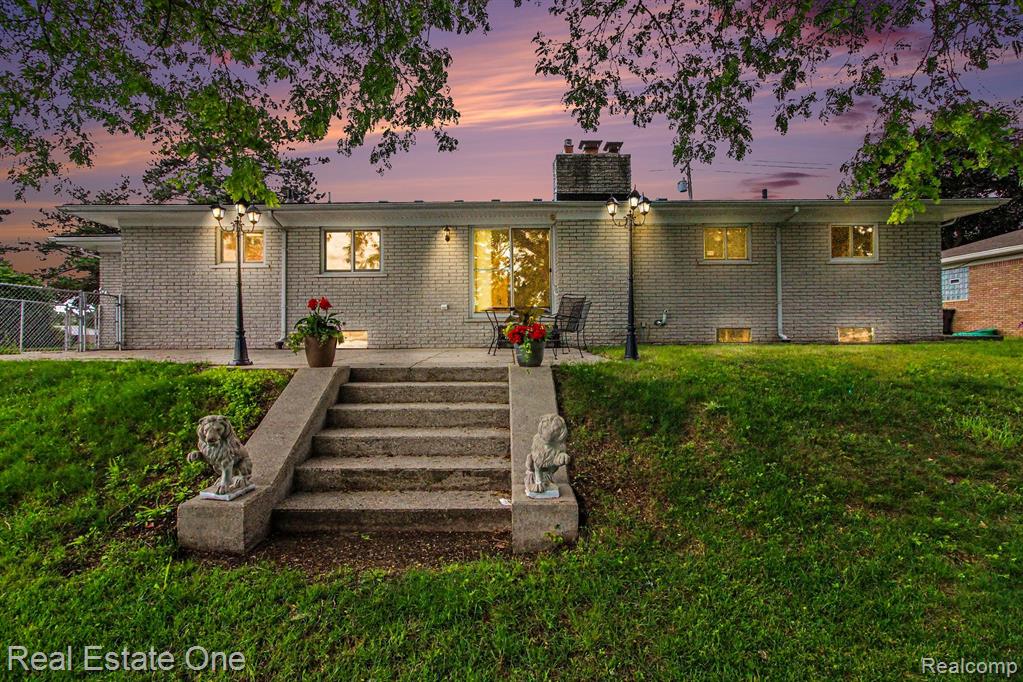 1347 East Square Lake Road Troy, MI 48085 - Photo 20 of 22