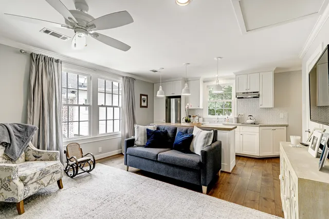 $7,000 | 2829 Sunset Boulevard, West University Place, TX 77005