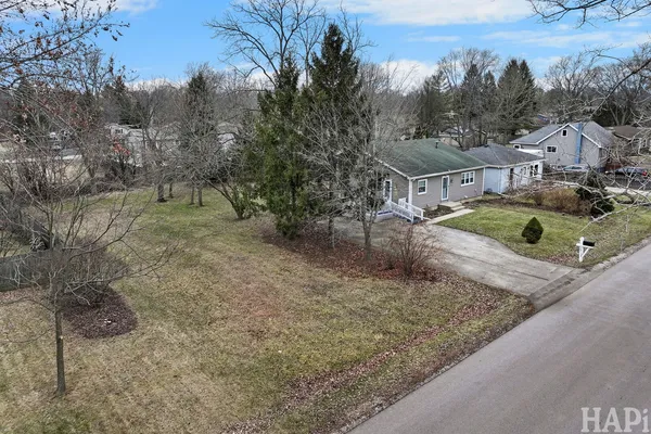 a view of a house with a yard