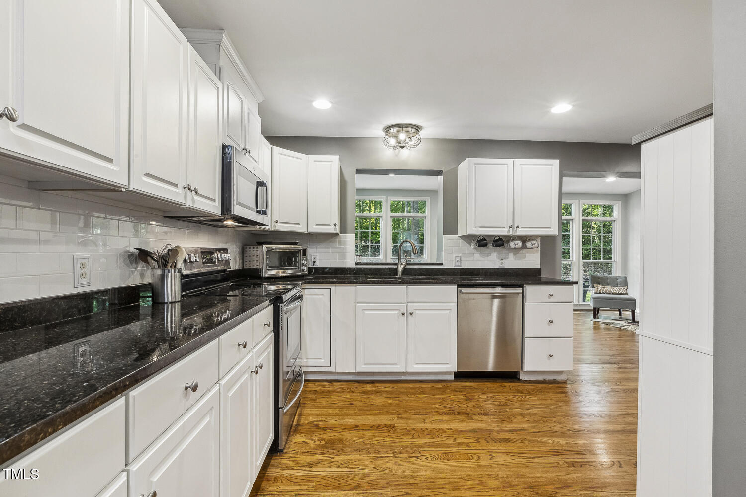 8009 Netherlands Drive Raleigh, NC 27606 - Photo 14 of 38 024