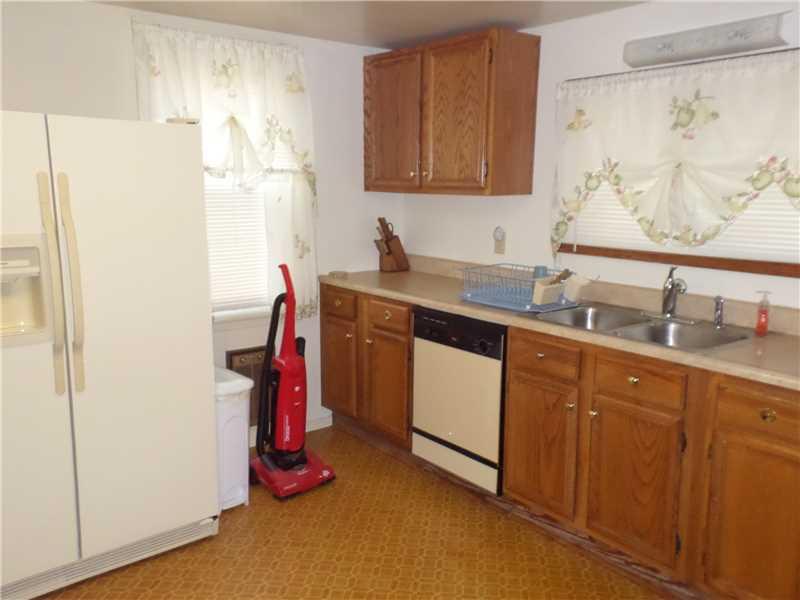 582 Ceylon Road Carmichaels, PA 15320 - Photo 6 of 19 Kitchen.