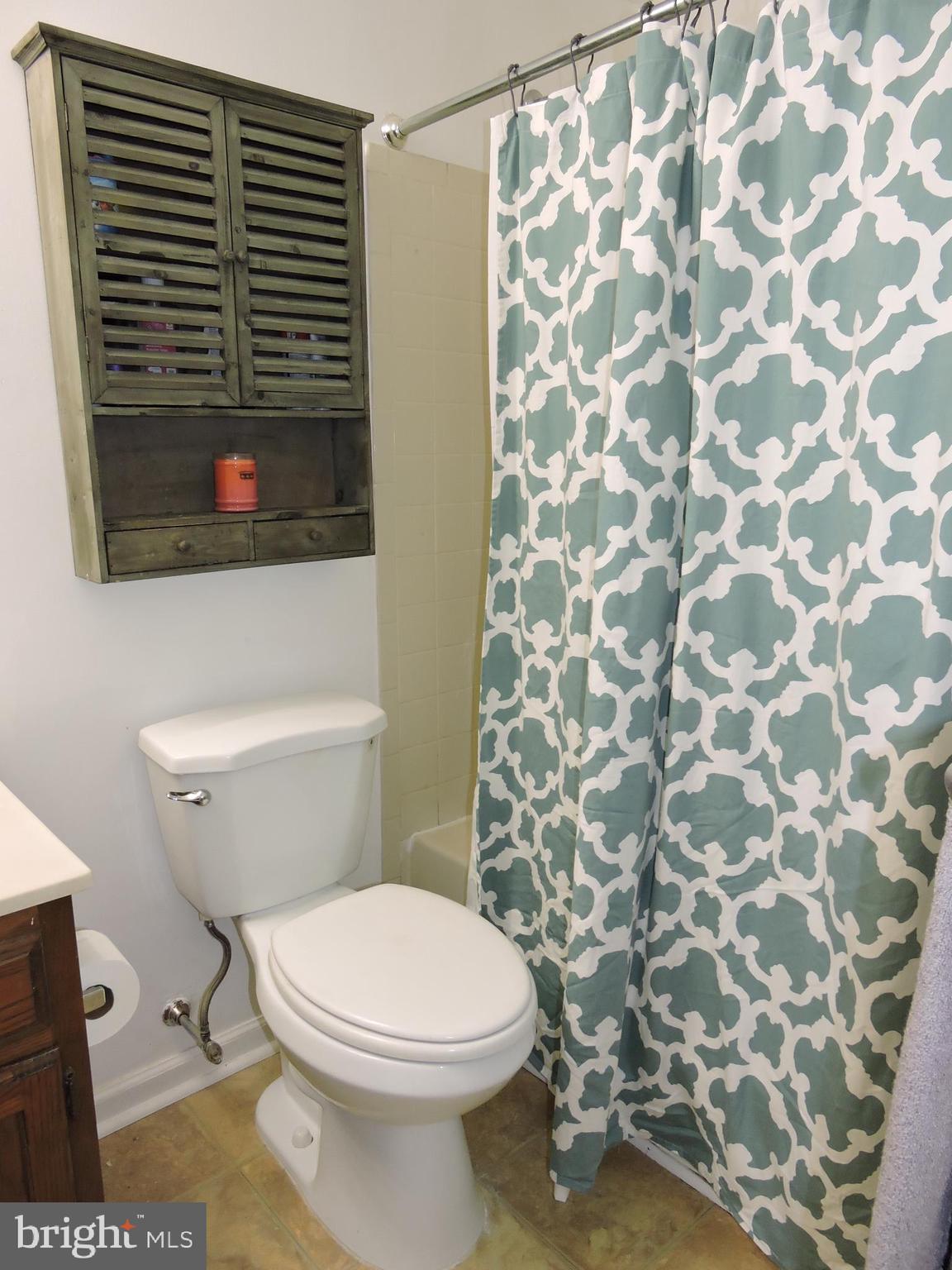 8516 Rhuddlan Road Baltimore, MD 21236 - Photo 18 of 28 Hall Bath