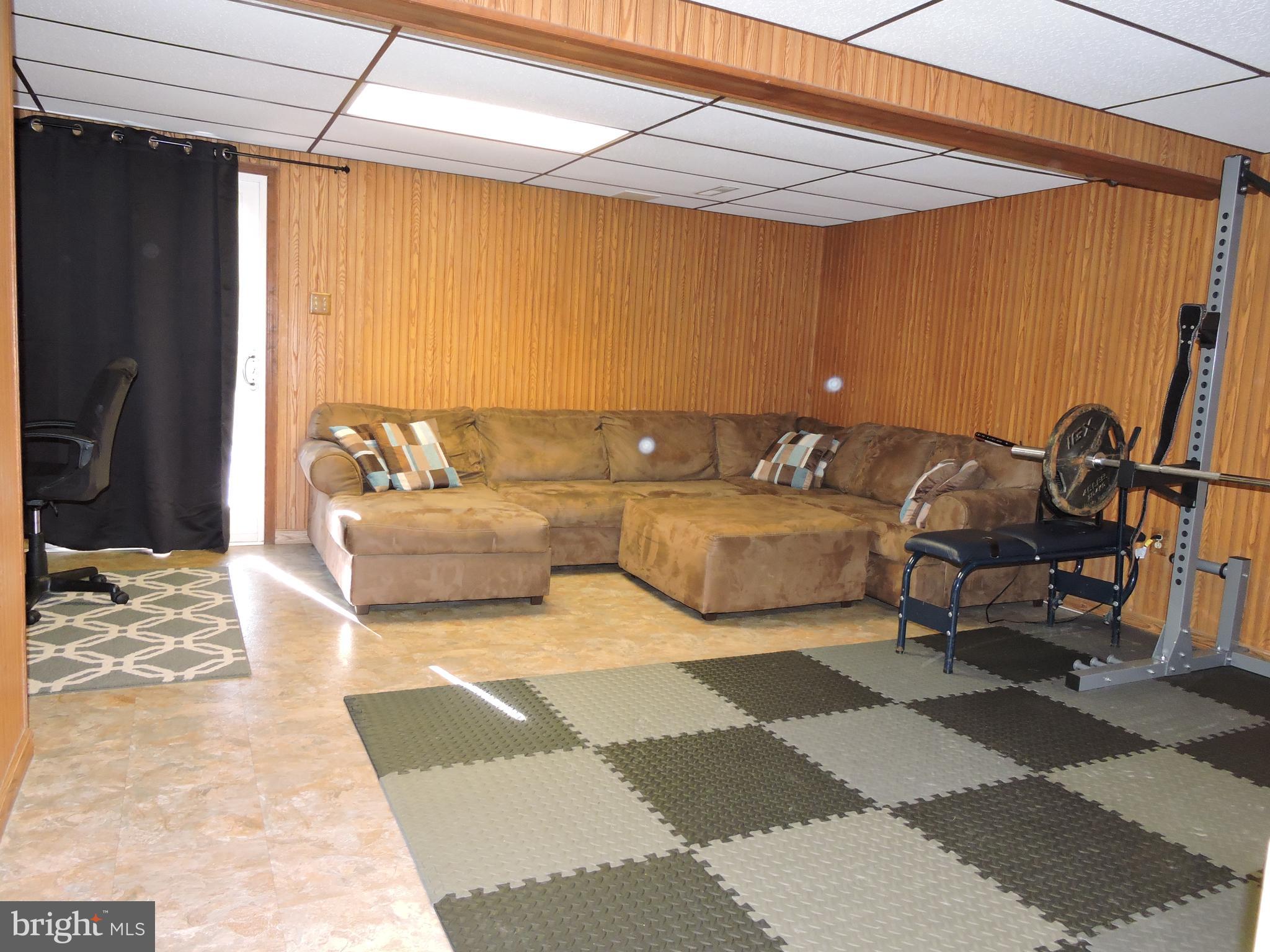 8516 Rhuddlan Road Baltimore, MD 21236 - Photo 19 of 28 Family Room