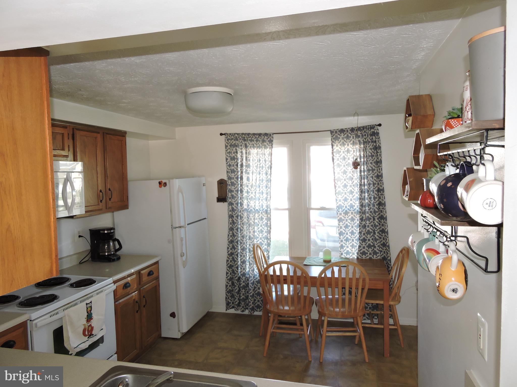 8516 Rhuddlan Road Baltimore, MD 21236 - Photo 7 of 28 Pass thru to kitchen