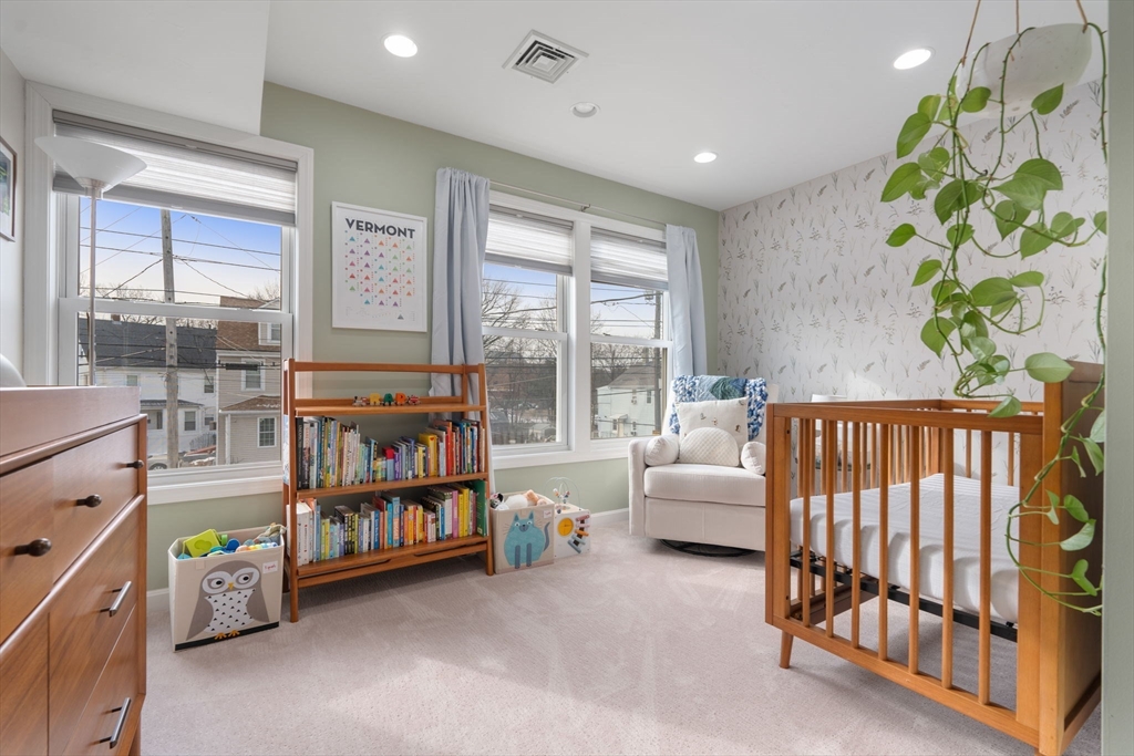 284 Riverside Avenue, Unit 1 Medford, MA 02155 - Photo 10 of 31