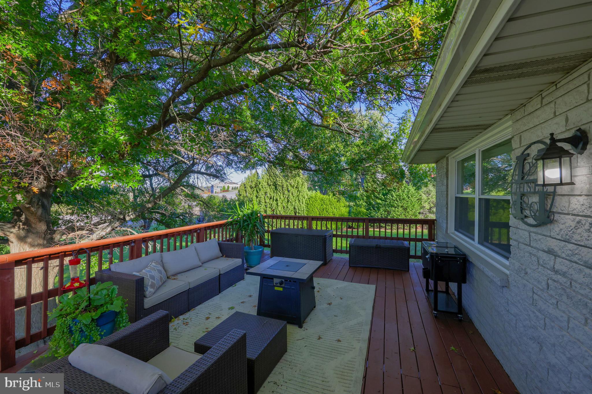 557 Chestnut Hill Road York, PA 17402 - Photo 3 of 37