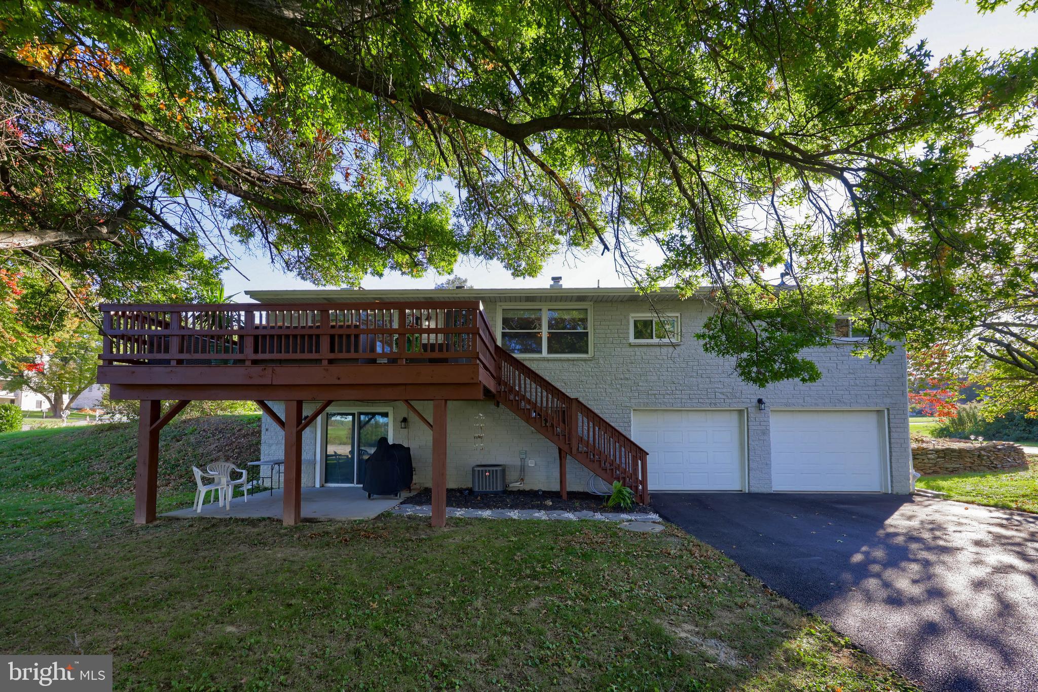 557 Chestnut Hill Road York, PA 17402 - Photo 4 of 37