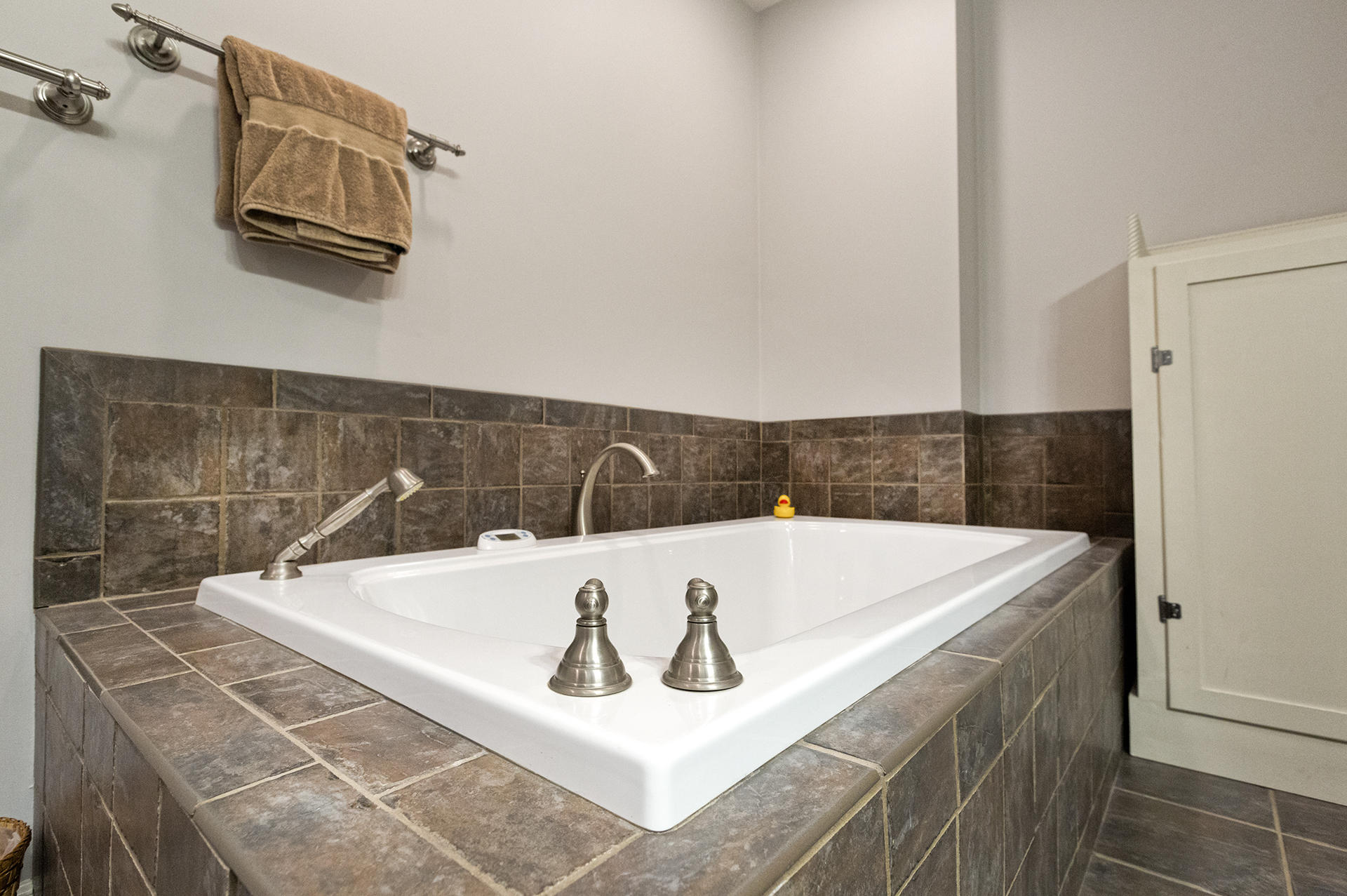 5233 Falcon Ridge Road Roanoke, VA 24018 - Photo 25 of 50 a bath tub sitting in a bathroom
