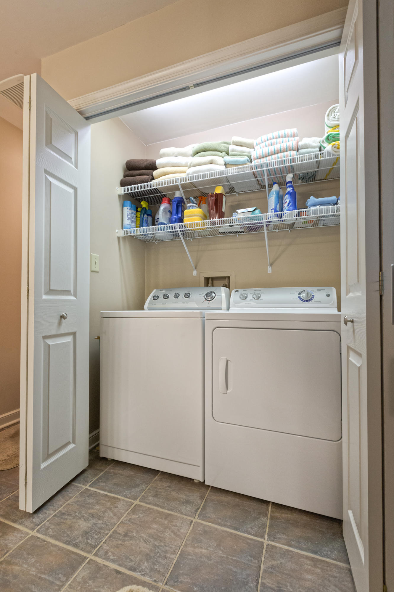 5233 Falcon Ridge Road Roanoke, VA 24018 - Photo 31 of 50 a utility room with dryer and washer