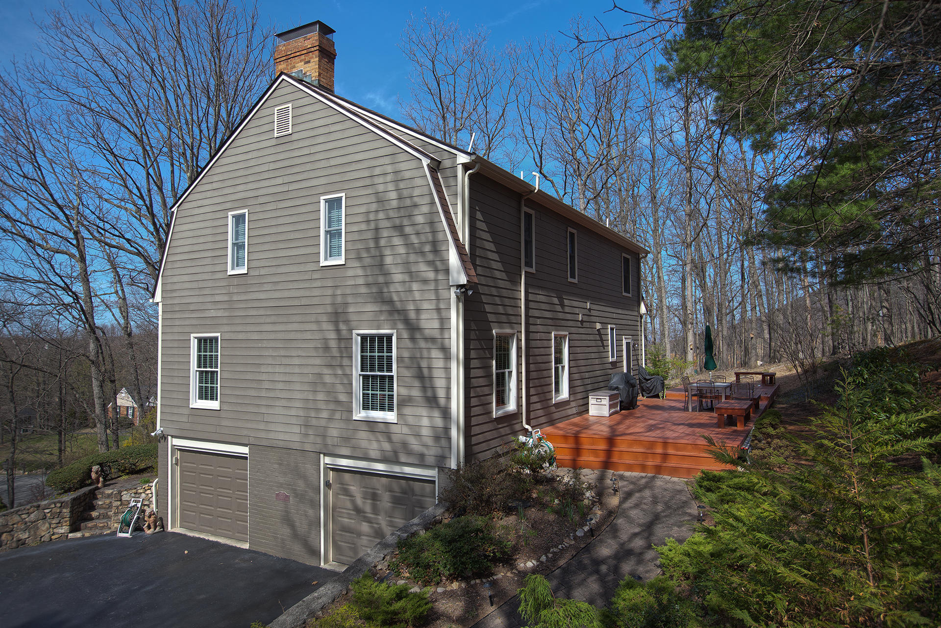 5233 Falcon Ridge Road Roanoke, VA 24018 - Photo 5 of 50 a backyard of a house with seating space