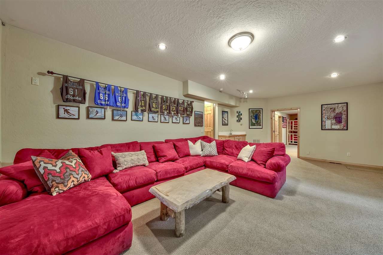 11887 Chamonix Road Truckee, CA 96161 - Photo 16 of 21 Gallery Image 16